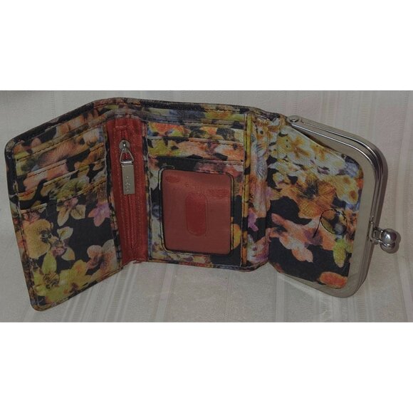 HOBO Tri Fold Compact Floral Leather Kiss Lock & Magnetic Snap - Picture 4 of 10